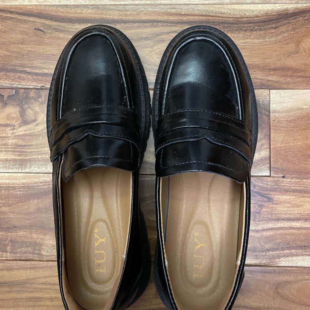 Women’s 8.5 black chunky loafer